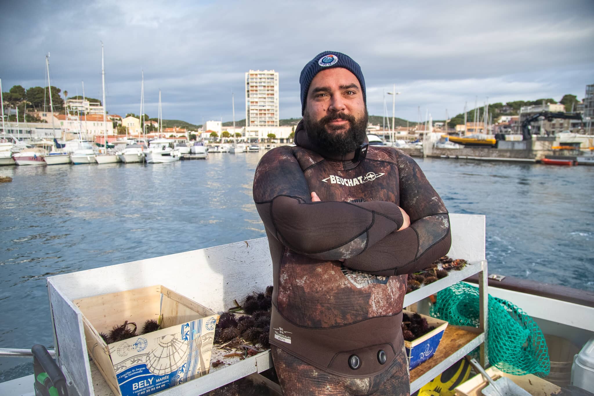 oursins, Vidéo | En bateau avec le seul pêcheur d&rsquo;oursins professionnel de la Côte bleue, Made in Marseille