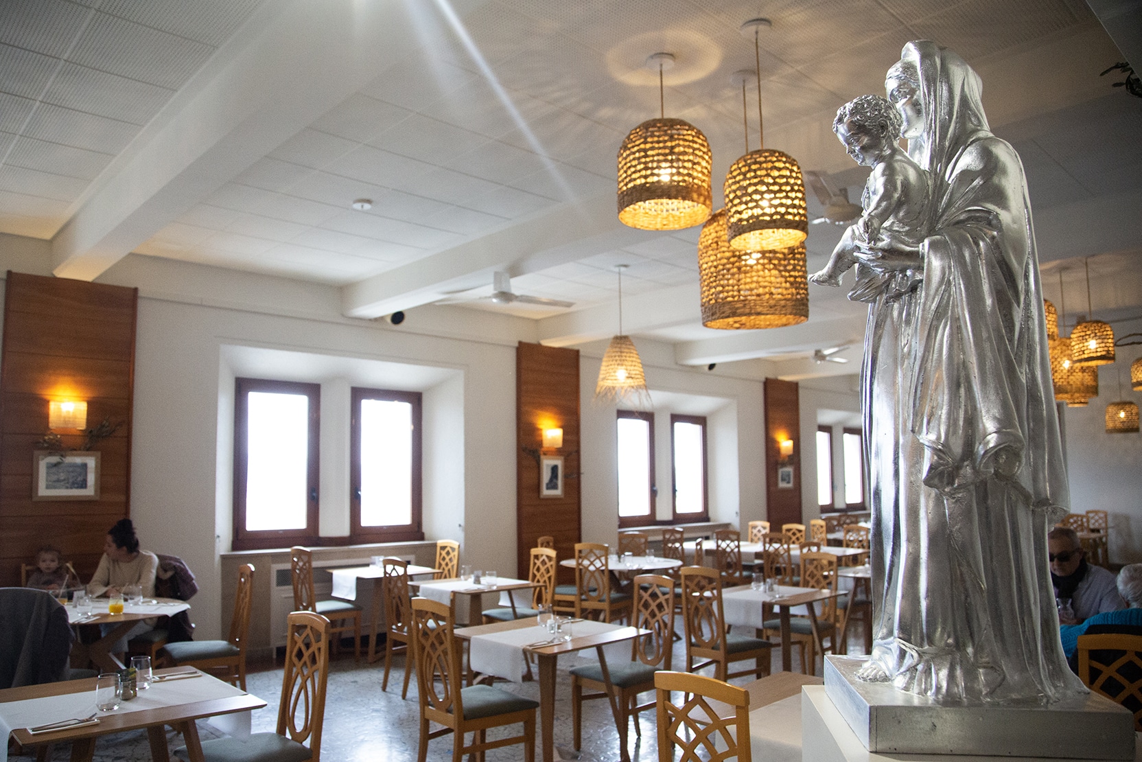 restaurant notre dame de la garde, Le restaurant de la Bonne-Mère fait table rase du passé, Made in Marseille