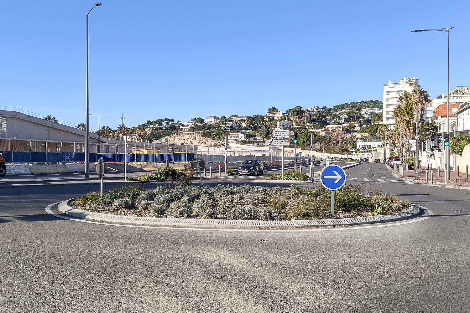rond-point, Un concours international pour une œuvre sur le rond-point de la marina olympique, Made in Marseille
