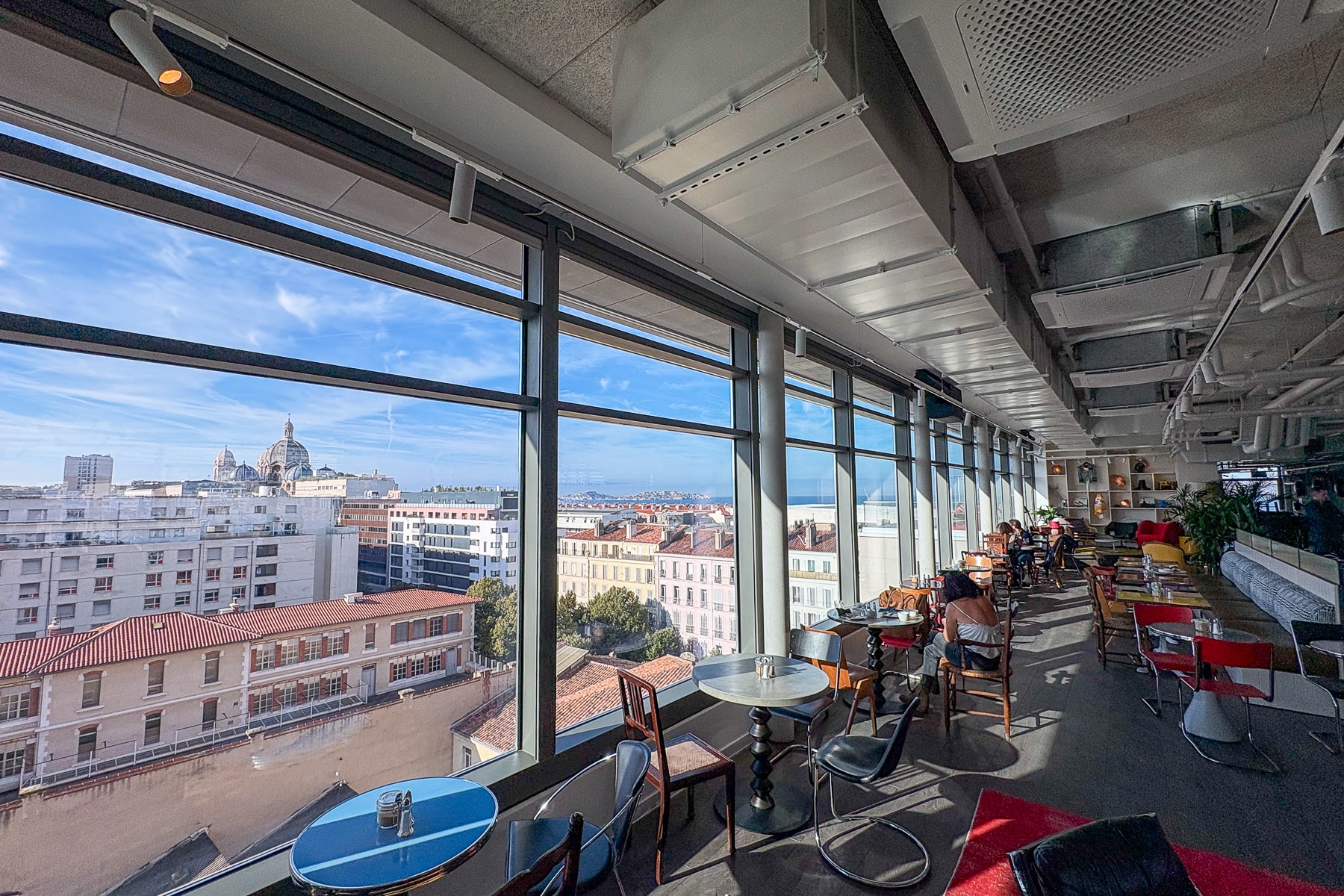 ruby, Vid&eacute;o | Un nouvel h&ocirc;tel avec rooftop de 300 m2 ouvre ses portes &agrave; la Joliette, Made in Marseille