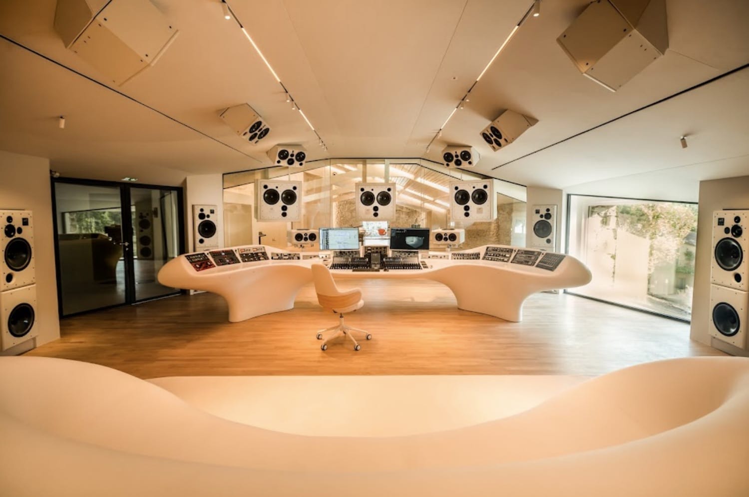 Studio Miraval, Brad Pitt et Damien Quintard font revivre le mythique Studio Miraval dans le Var, Made in Marseille