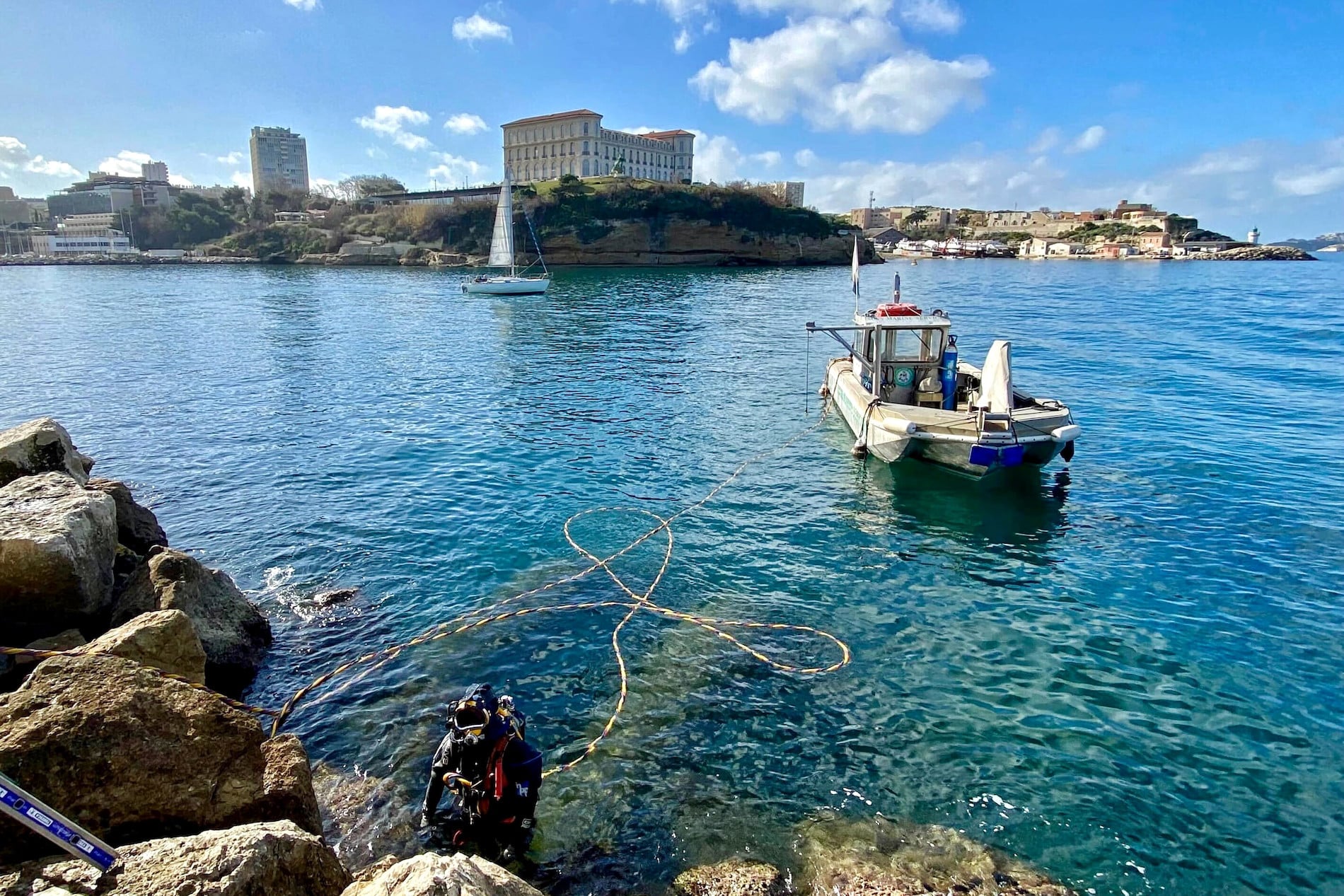 , Vidéo | Des scaphandriers nettoient les canalisations sous-marines du Mucem, Made in Marseille