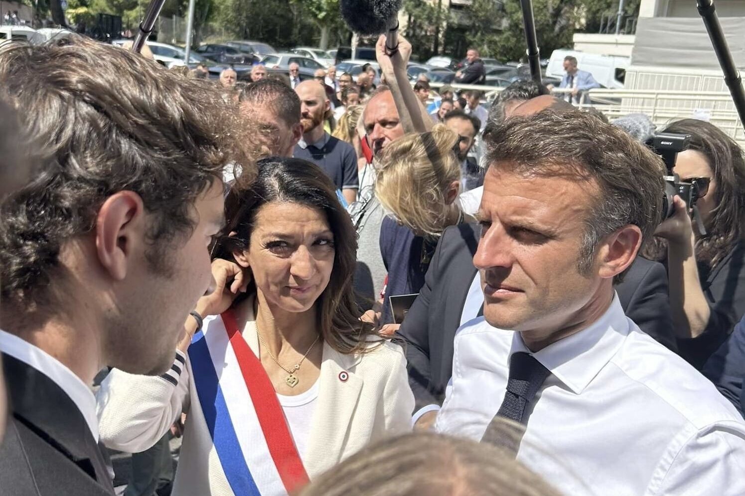 Macron, Emmanuel Macron à Marseille : entre bains de foule et « larmes de sang », Made in Marseille