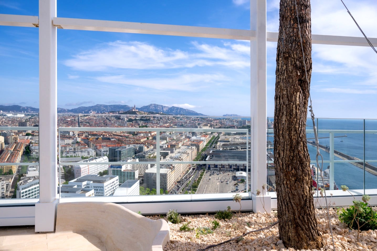 sky, Protégé : Perché à 135 mètres, le Sky Center veut devenir un rooftop incontournable à Marseille, Made in Marseille