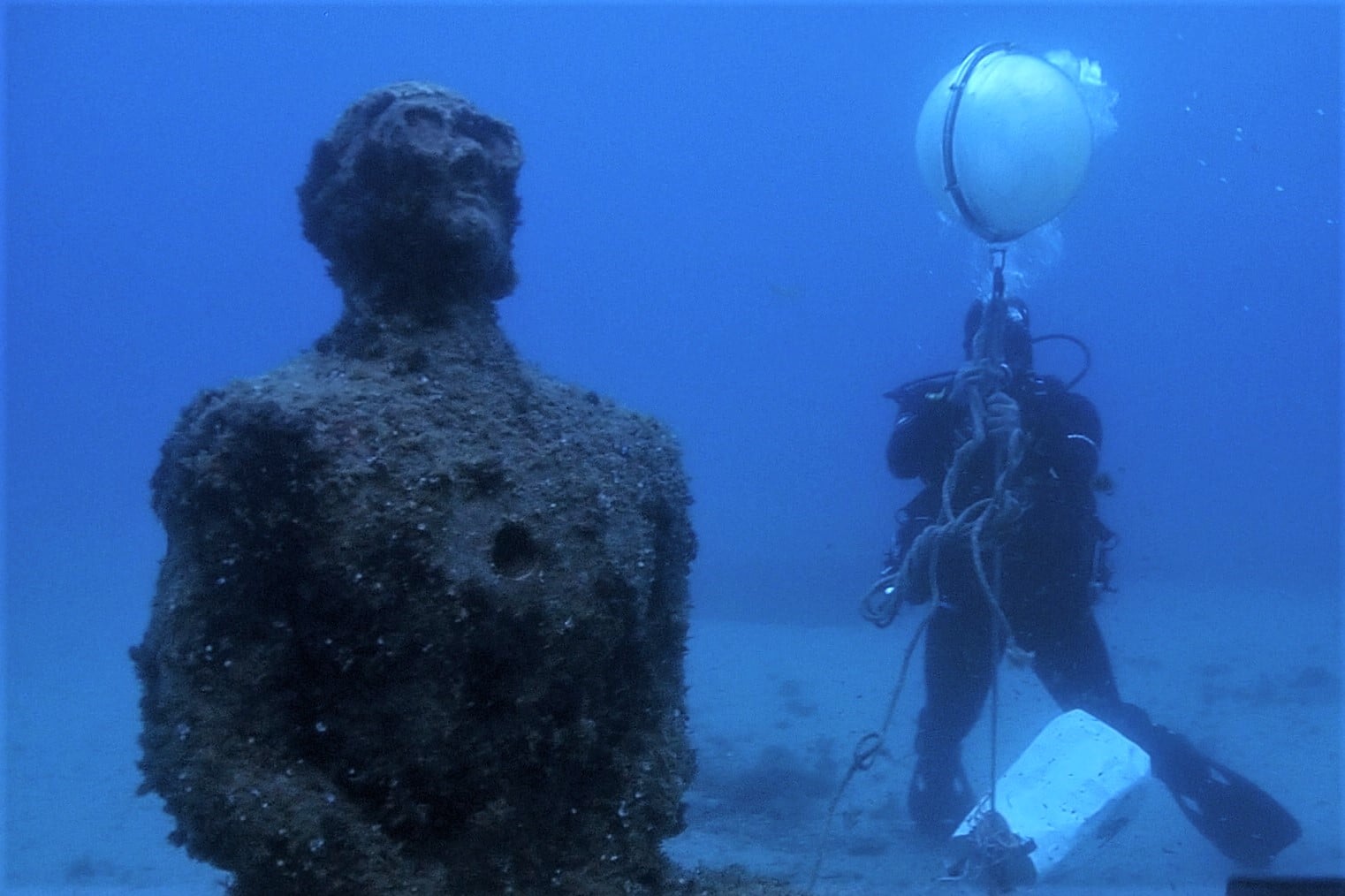 œuvre, Vidéo | Le Musée subaquatique de Marseille immerge sa dernière statue, Made in Marseille