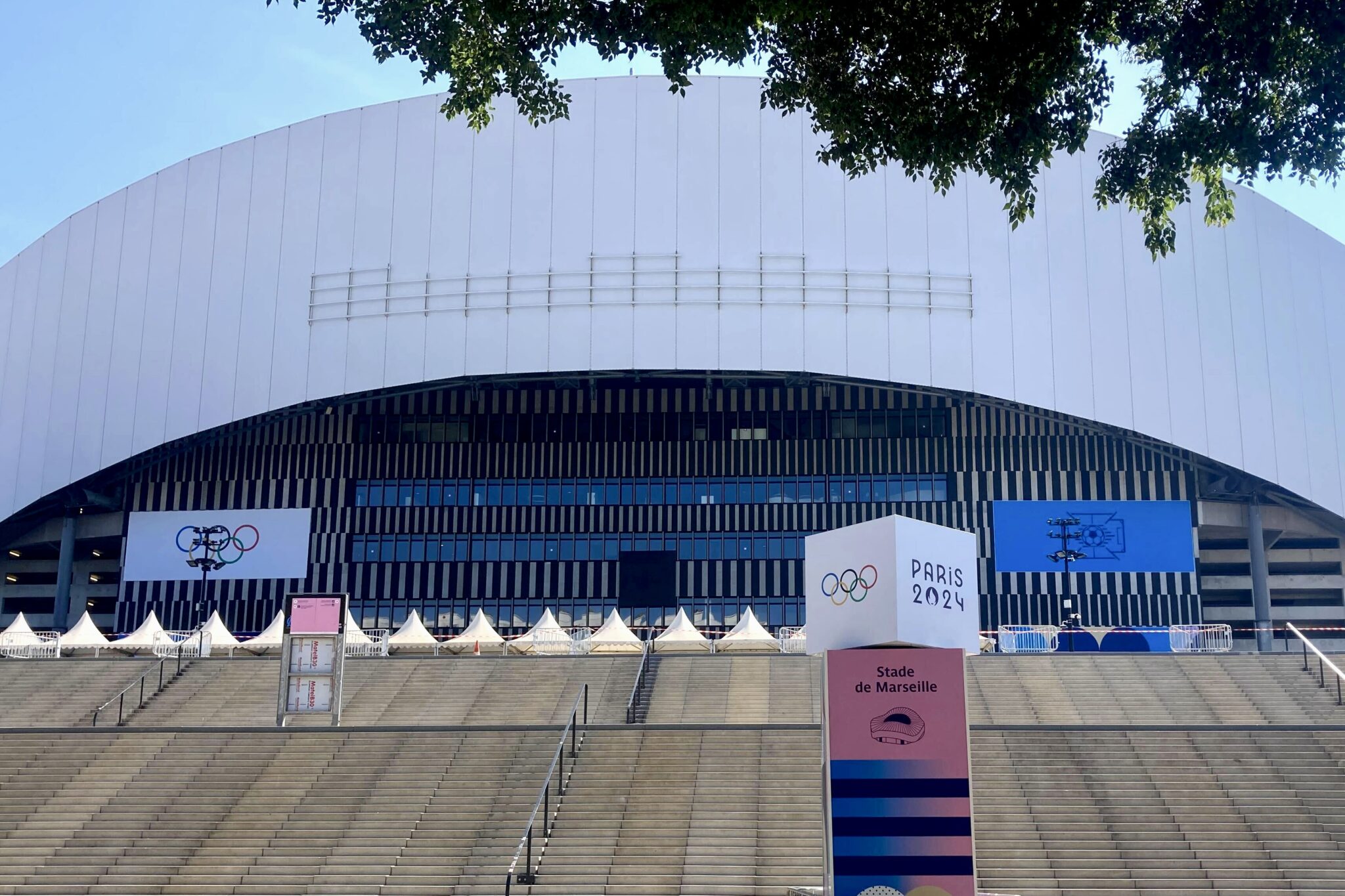 Vélodrome, Le Vélodrome change de nom pendant les JO et devient le Stade de Marseille, Made in Marseille