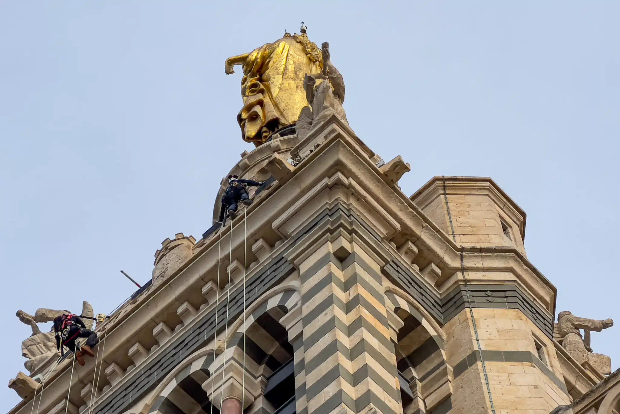 couronne, Vidéo | La couronne de la Bonne Mère retirée et exposée pour la première fois au public, Made in Marseille
