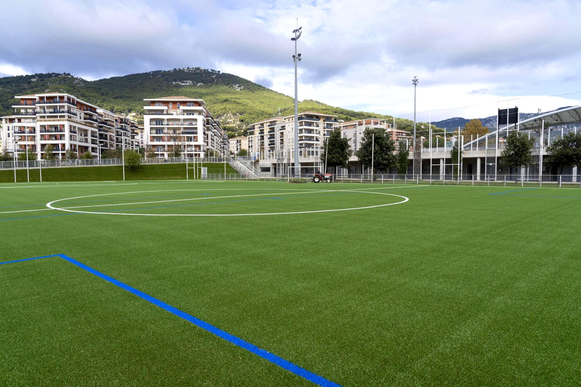 noyaux d'olives, Un nouveau terrain de foot avec une pelouse en noyaux d&#8217;olives inauguré à Toulon, Made in Marseille