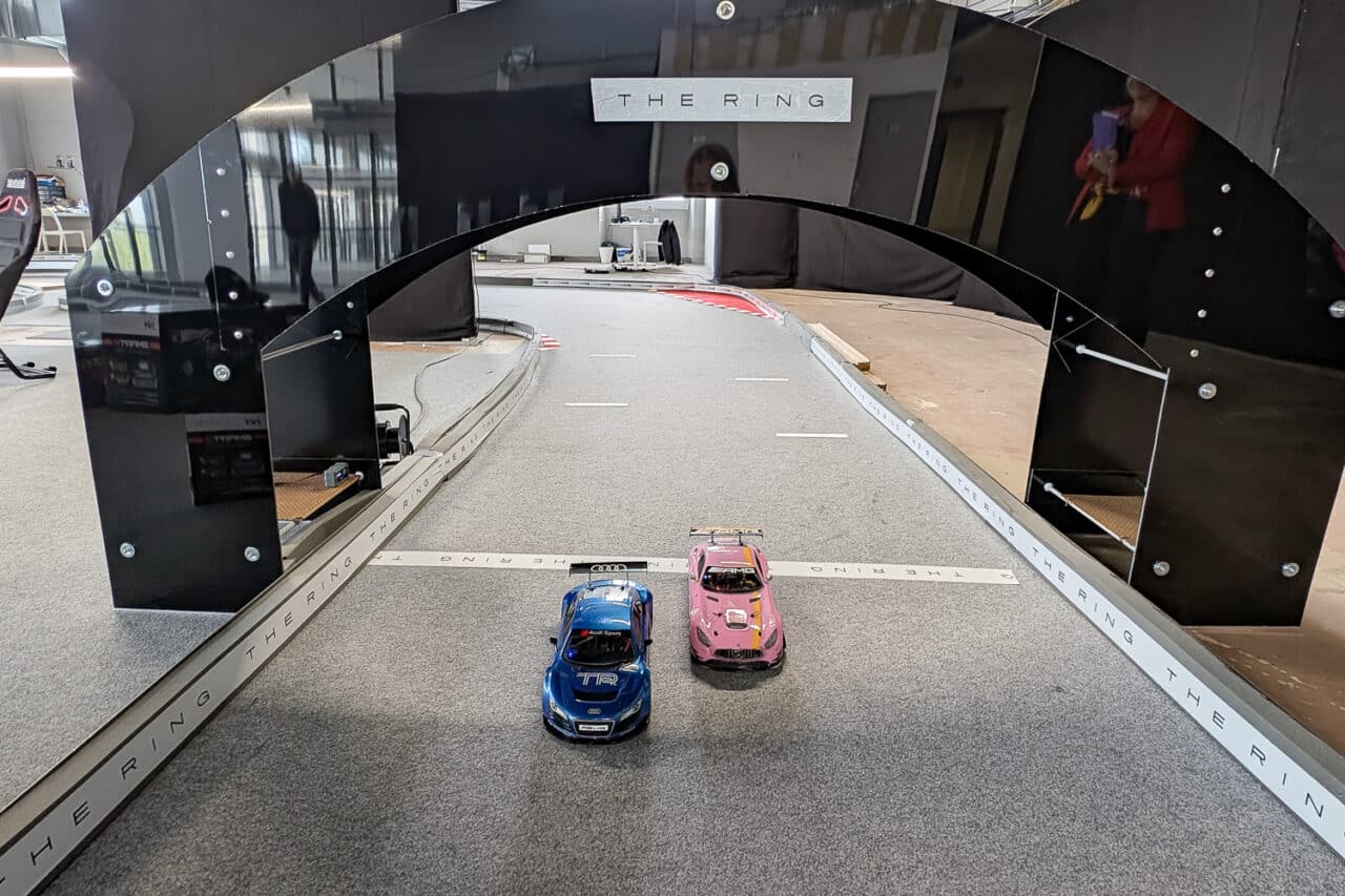 course, Vidéo | Une start-up marseillaise lance un concept de course de voitures miniatures, Made in Marseille