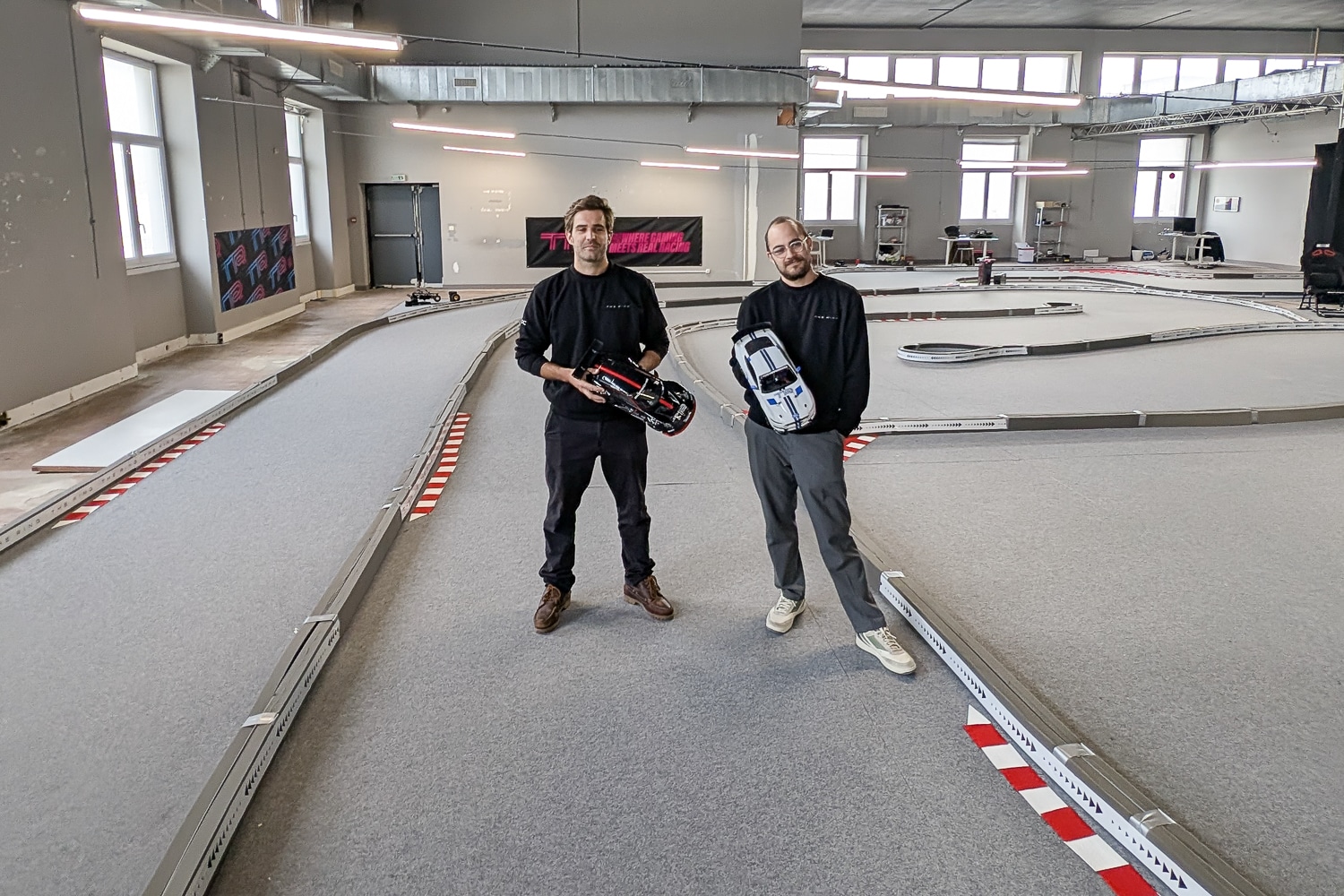 course, Vidéo | Une start-up marseillaise lance un concept de course de voitures miniatures, Made in Marseille