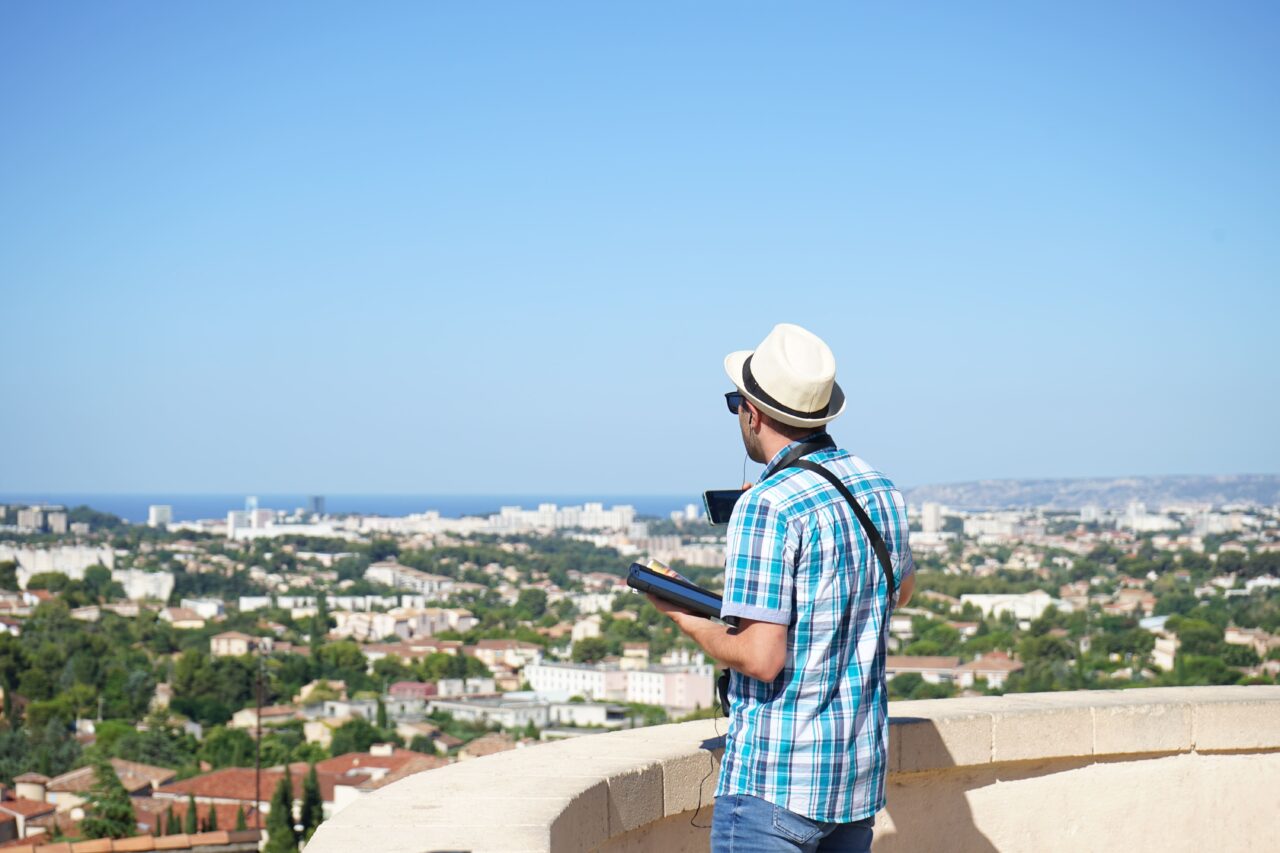 allauch, Comment Allauch profite des tournages de Plus belle la vie pour attirer les touristes, Made in Marseille