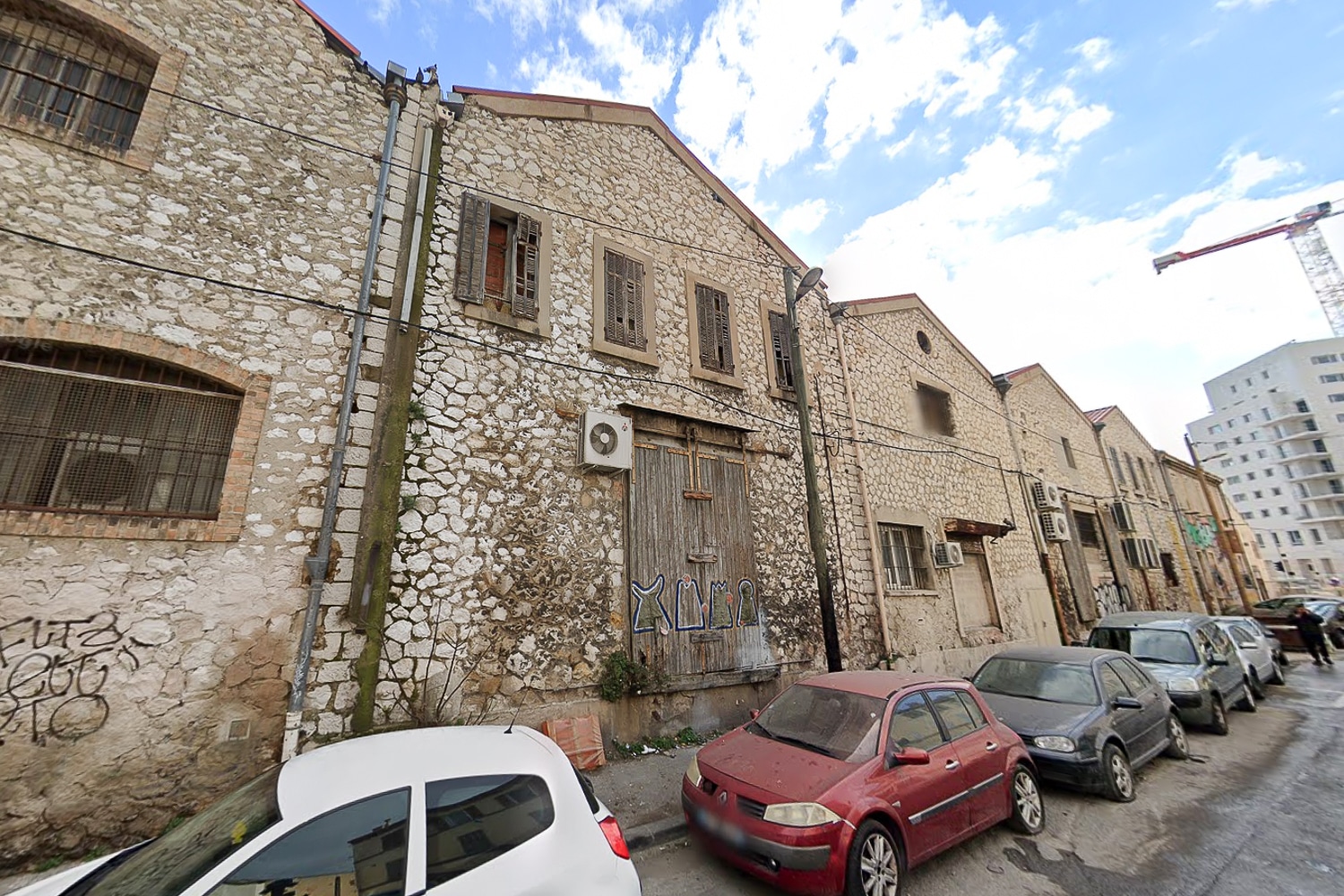 hangars, D&rsquo;anciens hangars industriels transformés en logements avec toits-terrasses à Saint-Mauront, Made in Marseille