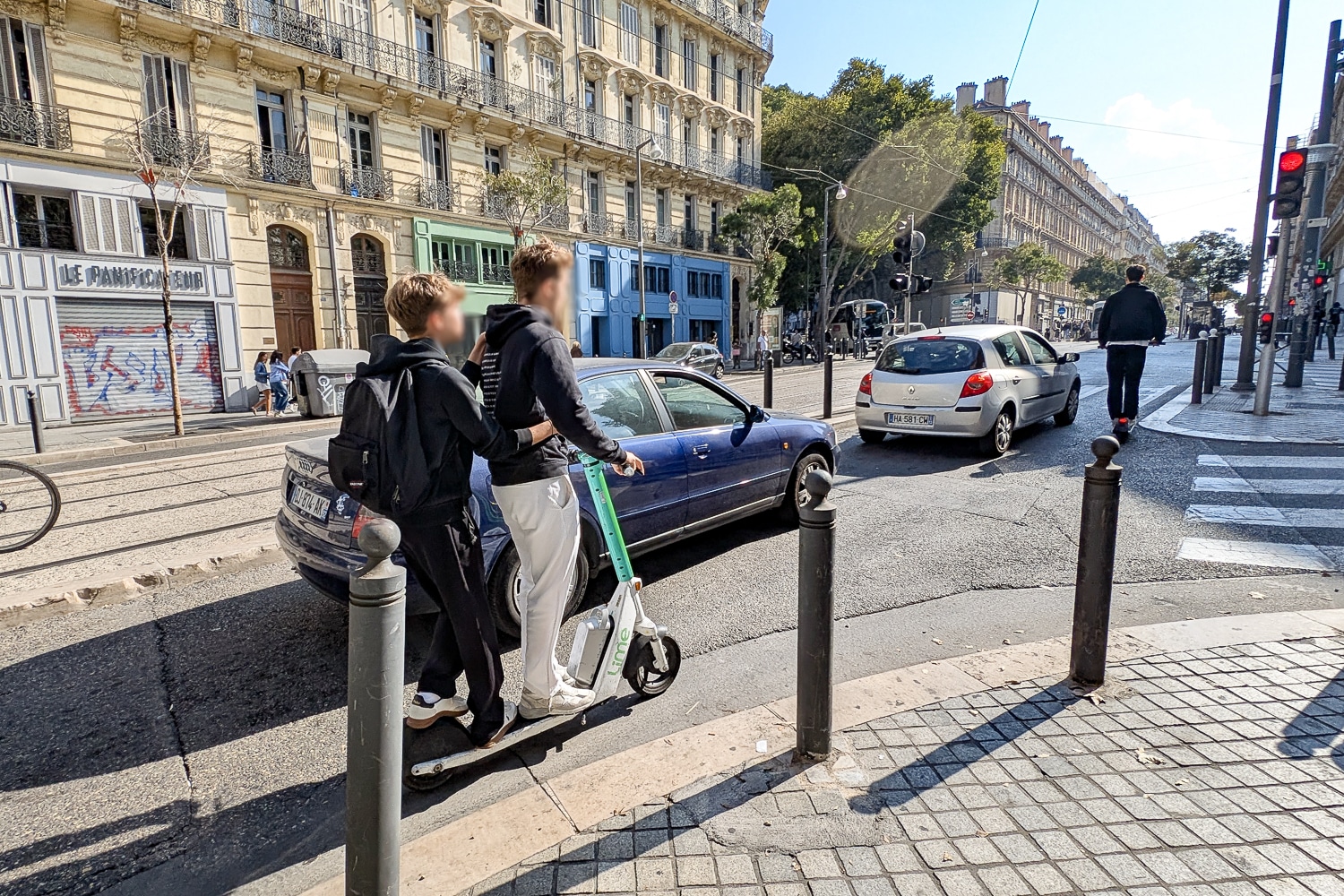 trottinettes, Nuisances, sécurité, pollution : la prolongation des trottinettes à Marseille en questions, Made in Marseille